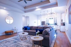 Stunning Newly Built 4BR 2BA with BBQ grill Near Downtown and Dallas Zoo